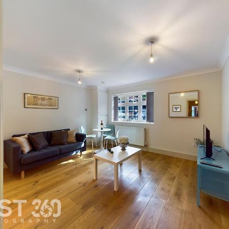 Redhill Town Centre Apartment By Livingo Экстерьер фото