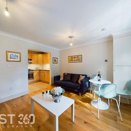 Redhill Town Centre Apartment By Livingo Экстерьер фото