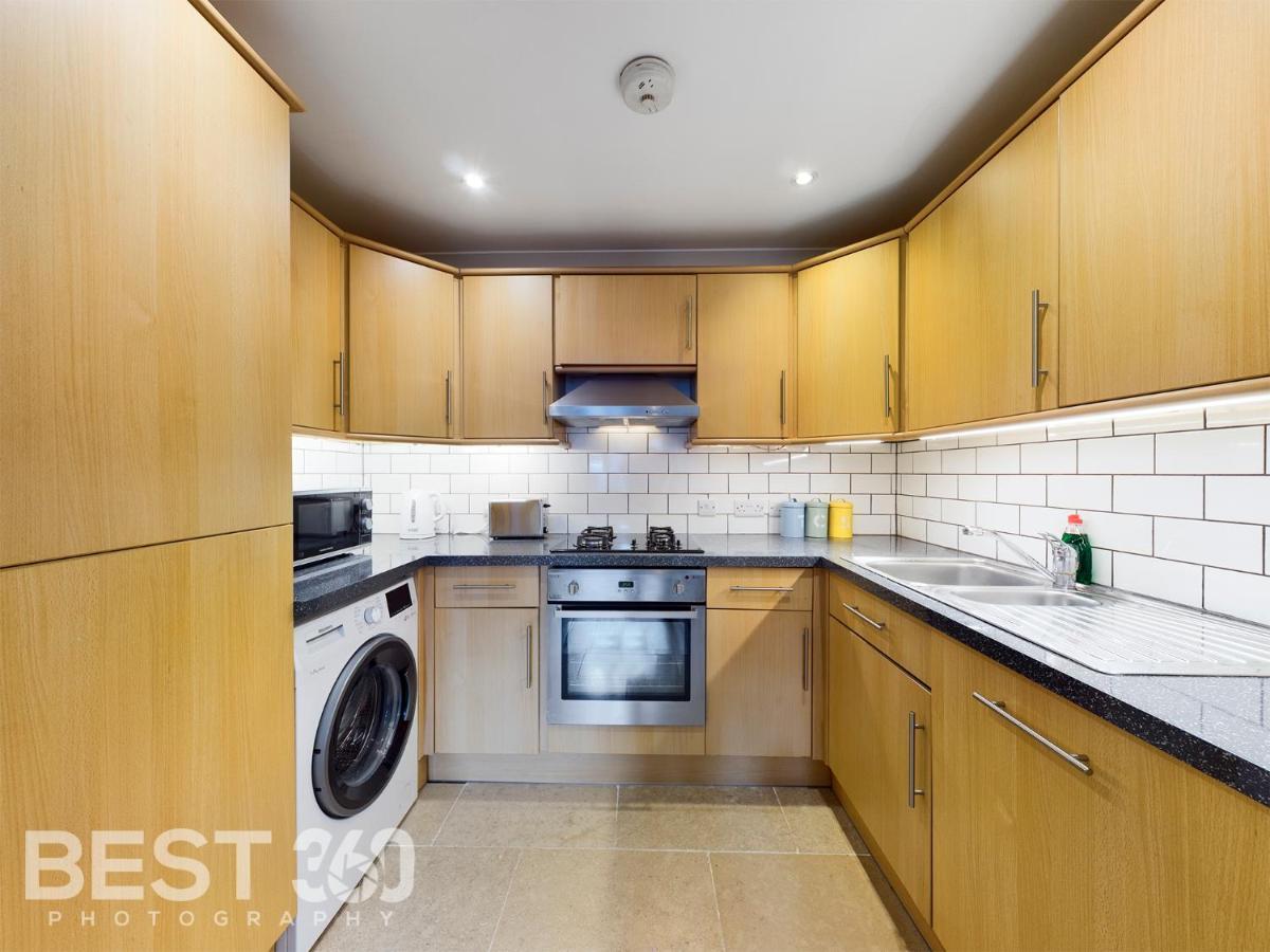 Redhill Town Centre Apartment By Livingo Экстерьер фото